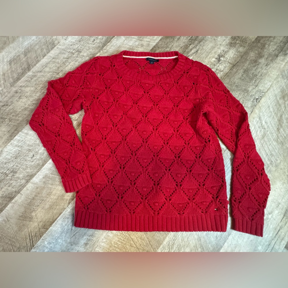 Tommy Hilfiger MEDIUM red sweater, woven pattern is loose, sheer portion